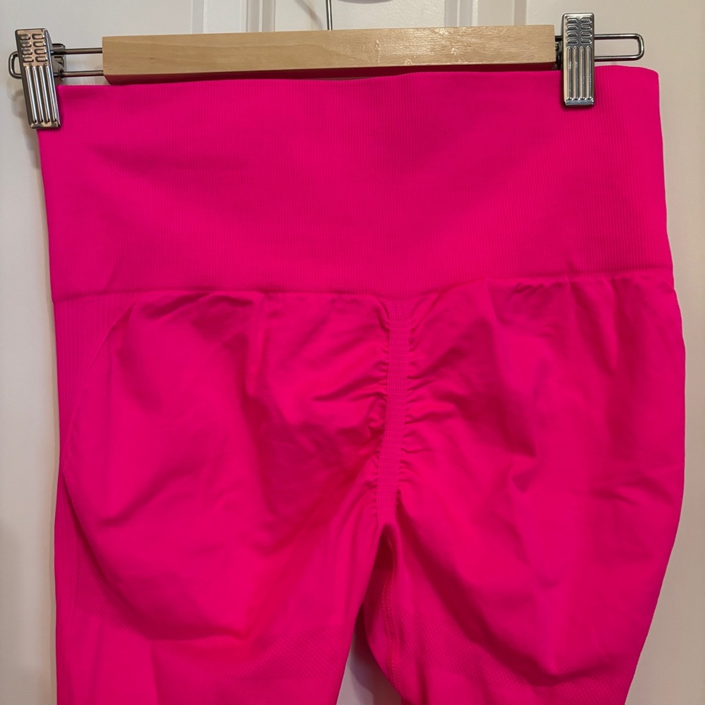 Neon Pink Women’s Scrunch Leggings
